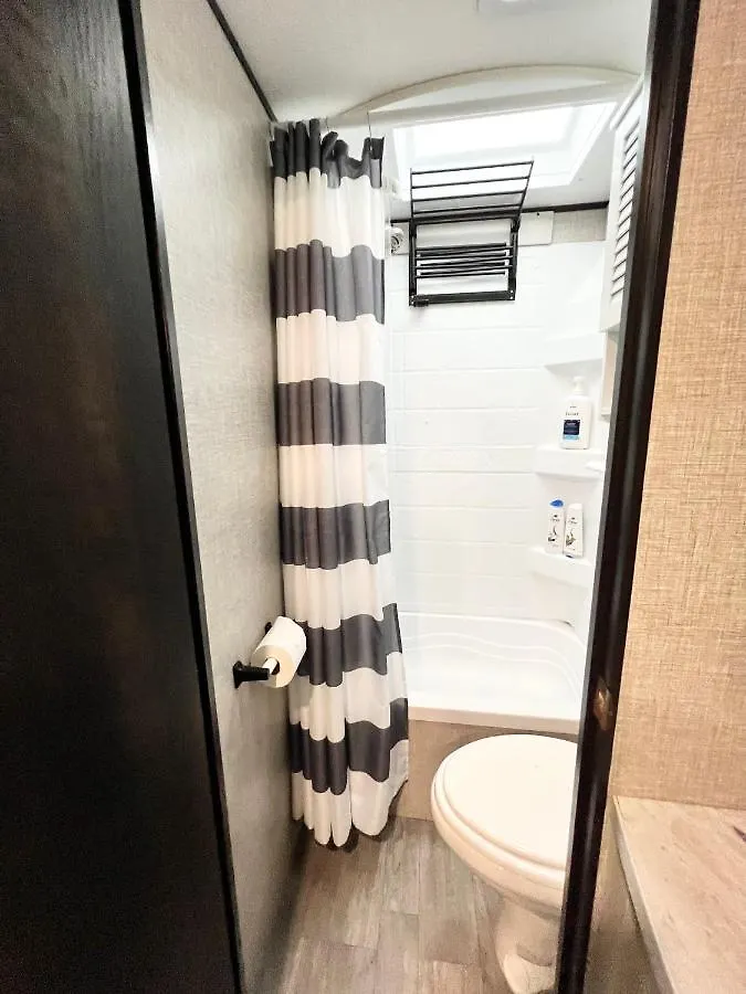 *sweet Carolina* Camper 2 Bedroom Sleeps 3 Campsite