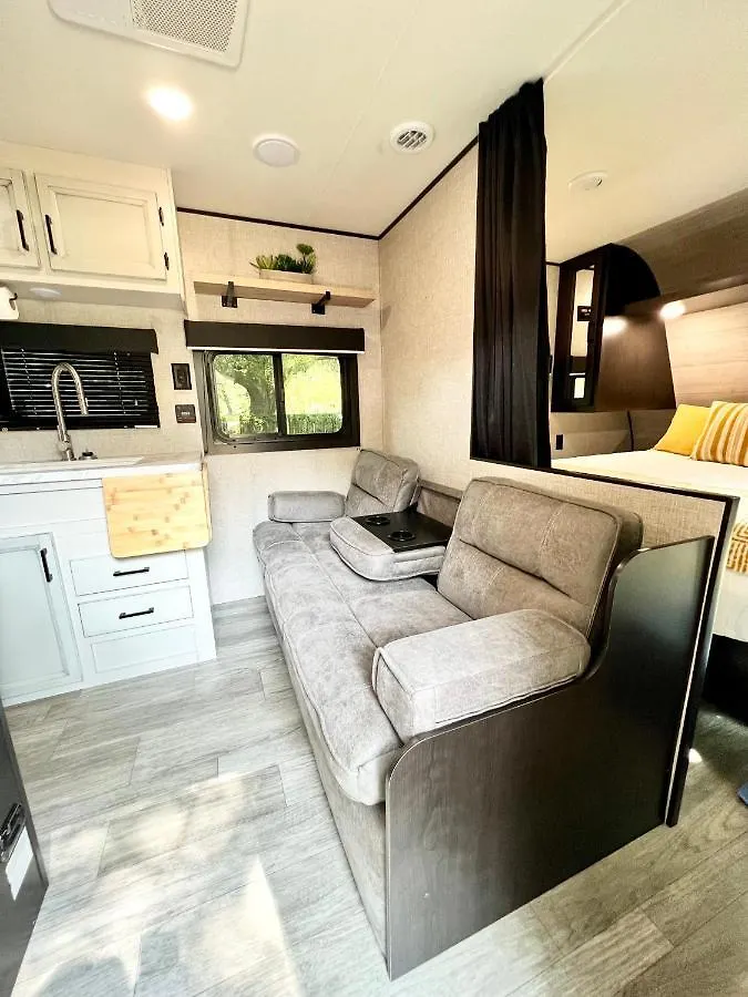 *sweet Carolina* Camper 2 Bedroom Sleeps 3 Campsite Charleston