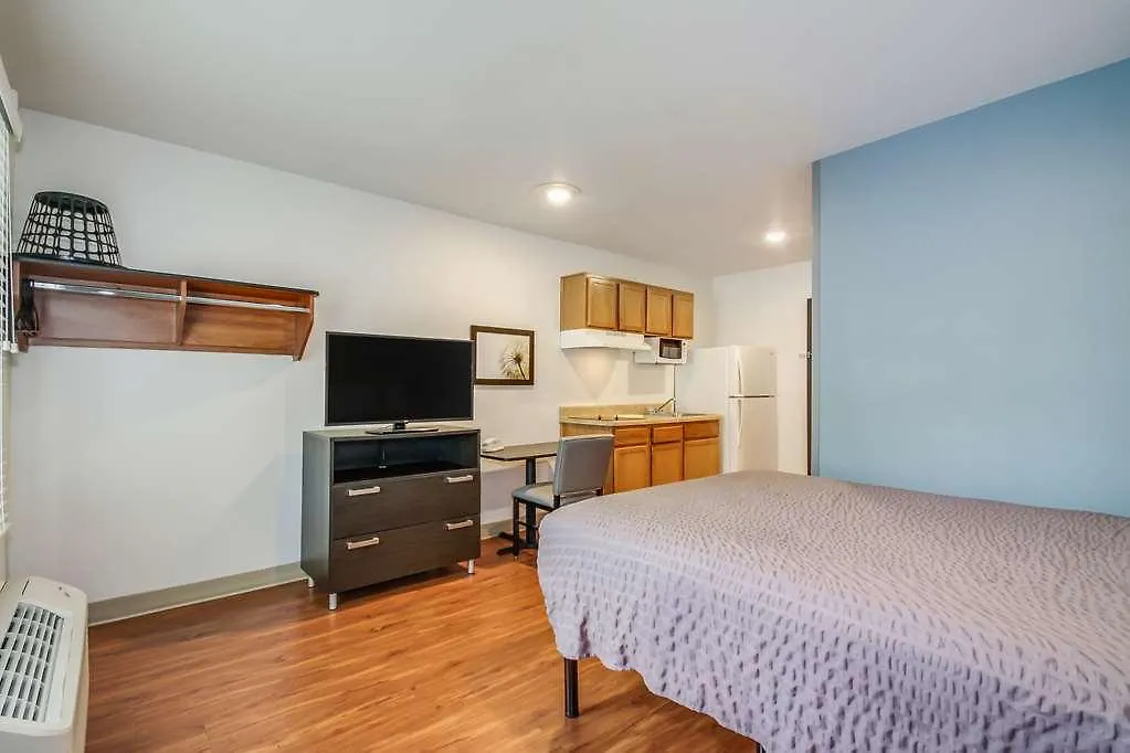 Extended America Select - Charleston - - I-526 North Charleston