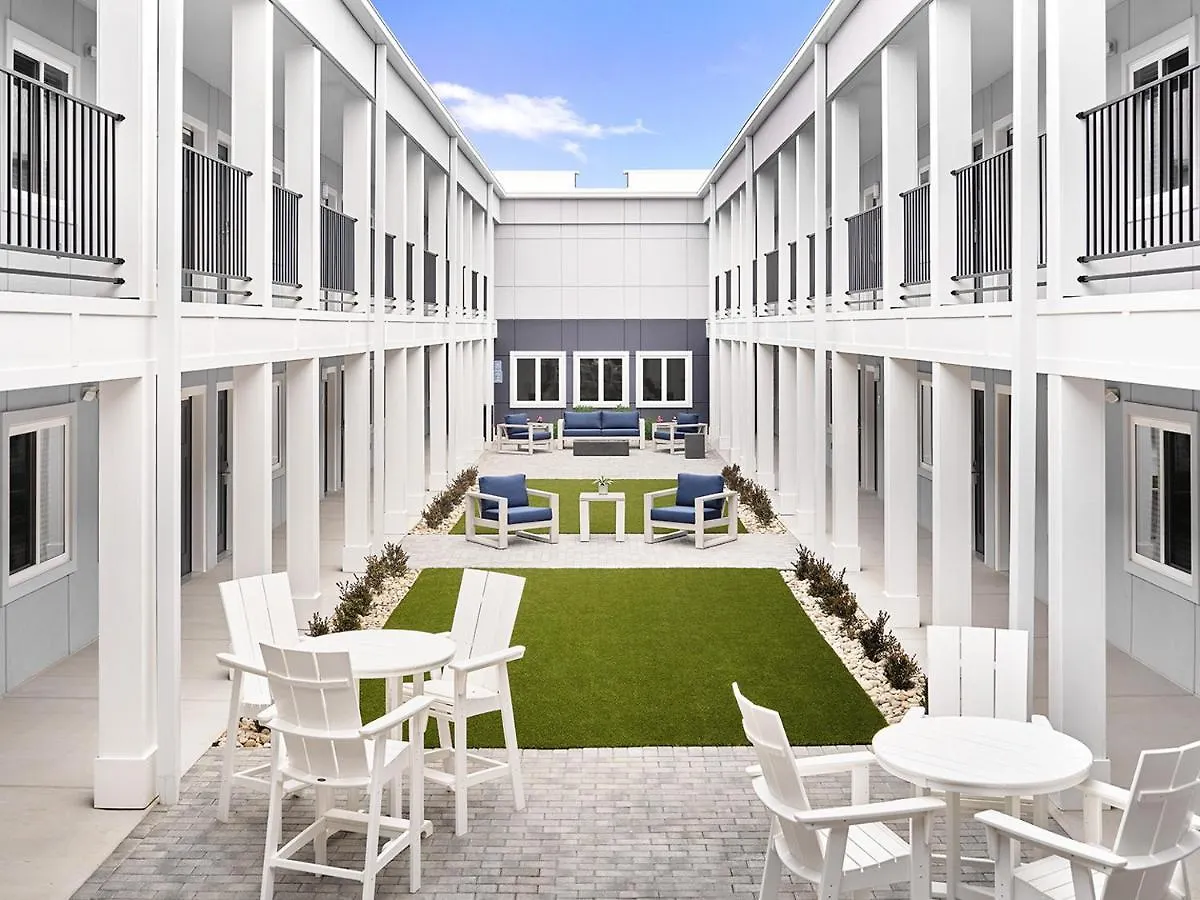 Stayapt * North Charleston