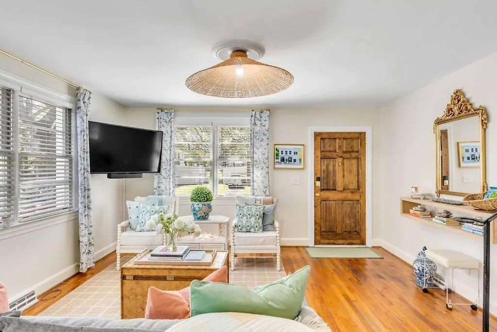 The Grand Millennial In Downtown Holiday home *