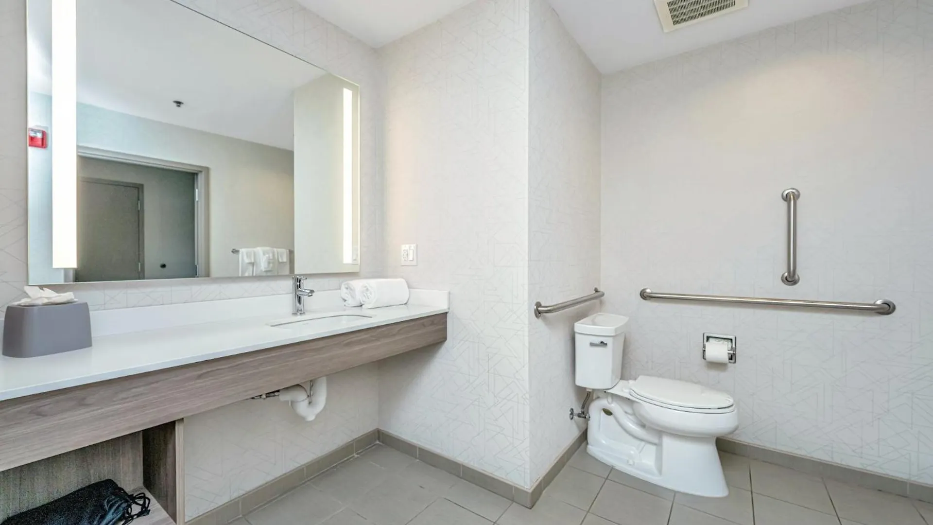 Holiday Express & Charleston Arpt-conv Ctr Area By Ihg Hotel 3*