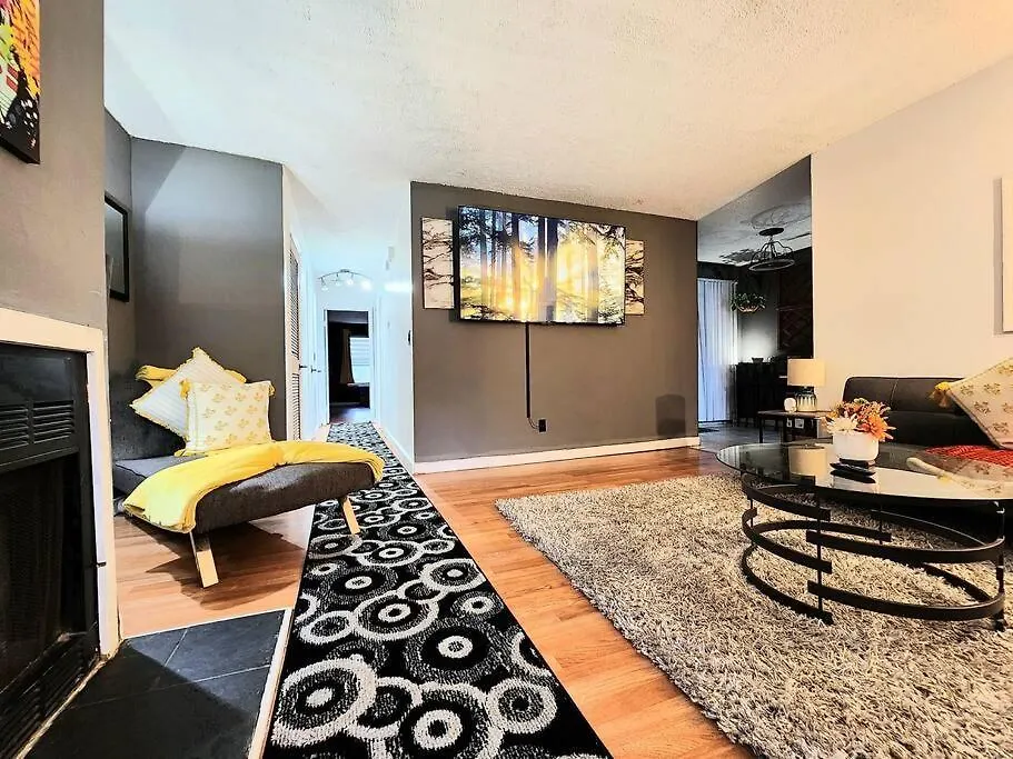 Hi-tek Manor B - Prime Location - 2-75 Inch 4k Tvs * Charleston