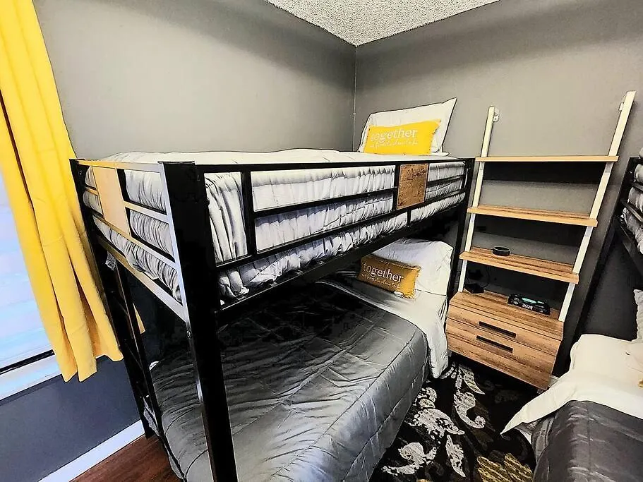 Hi-tek Manor B - Prime Location - 2-75 Inch 4k Tvs * Charleston