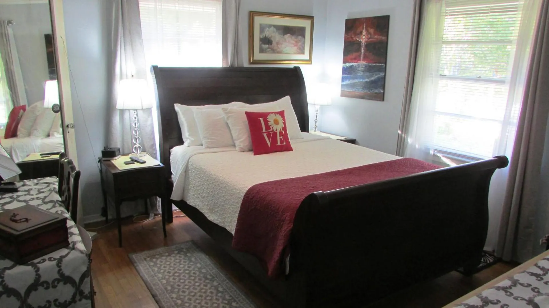 3 Bedrm, Art Houz, Mp 12 Miles, Downtown 10 Holiday home