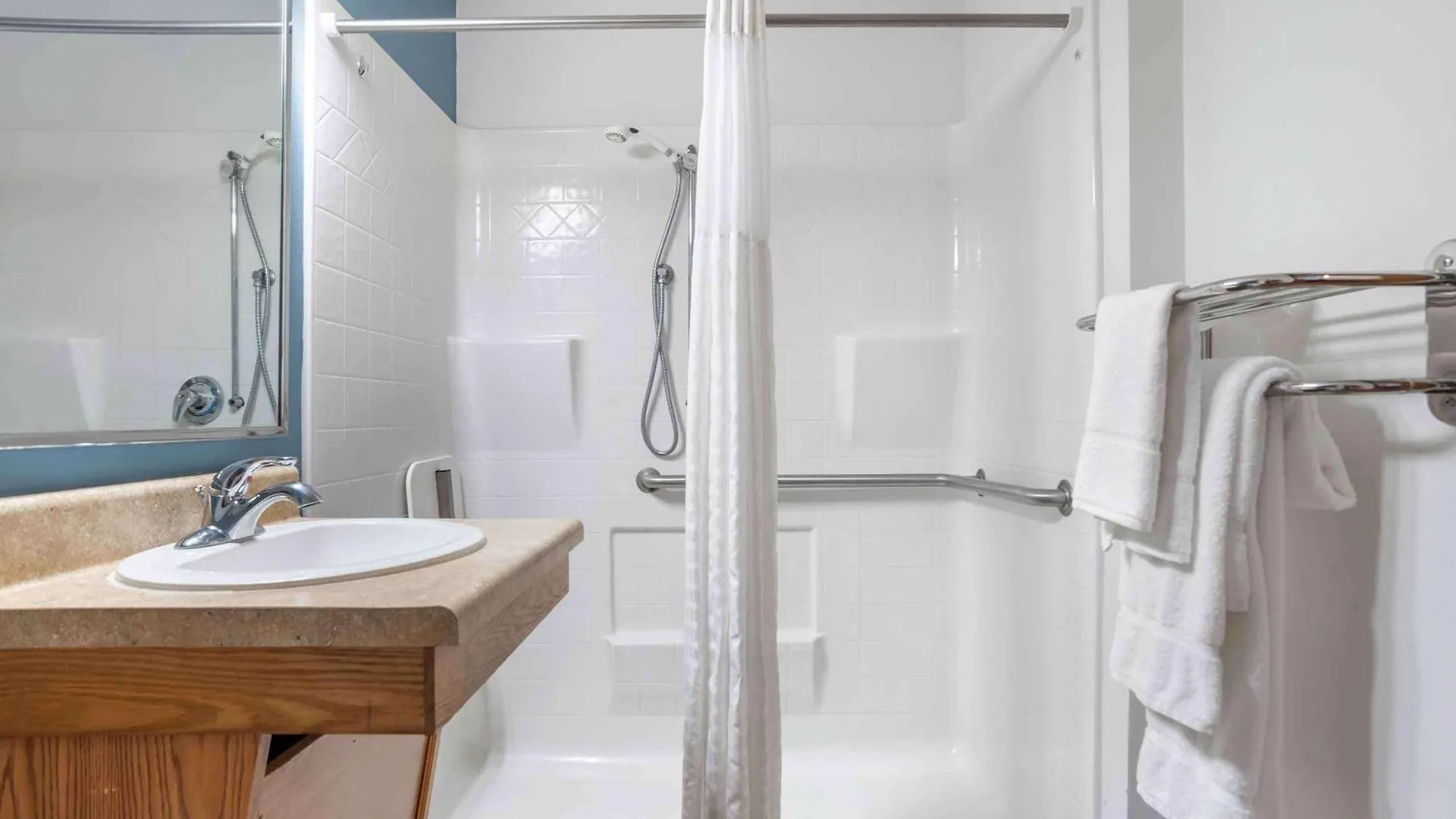 Extended America Select - Charleston - - I-526 North Charleston