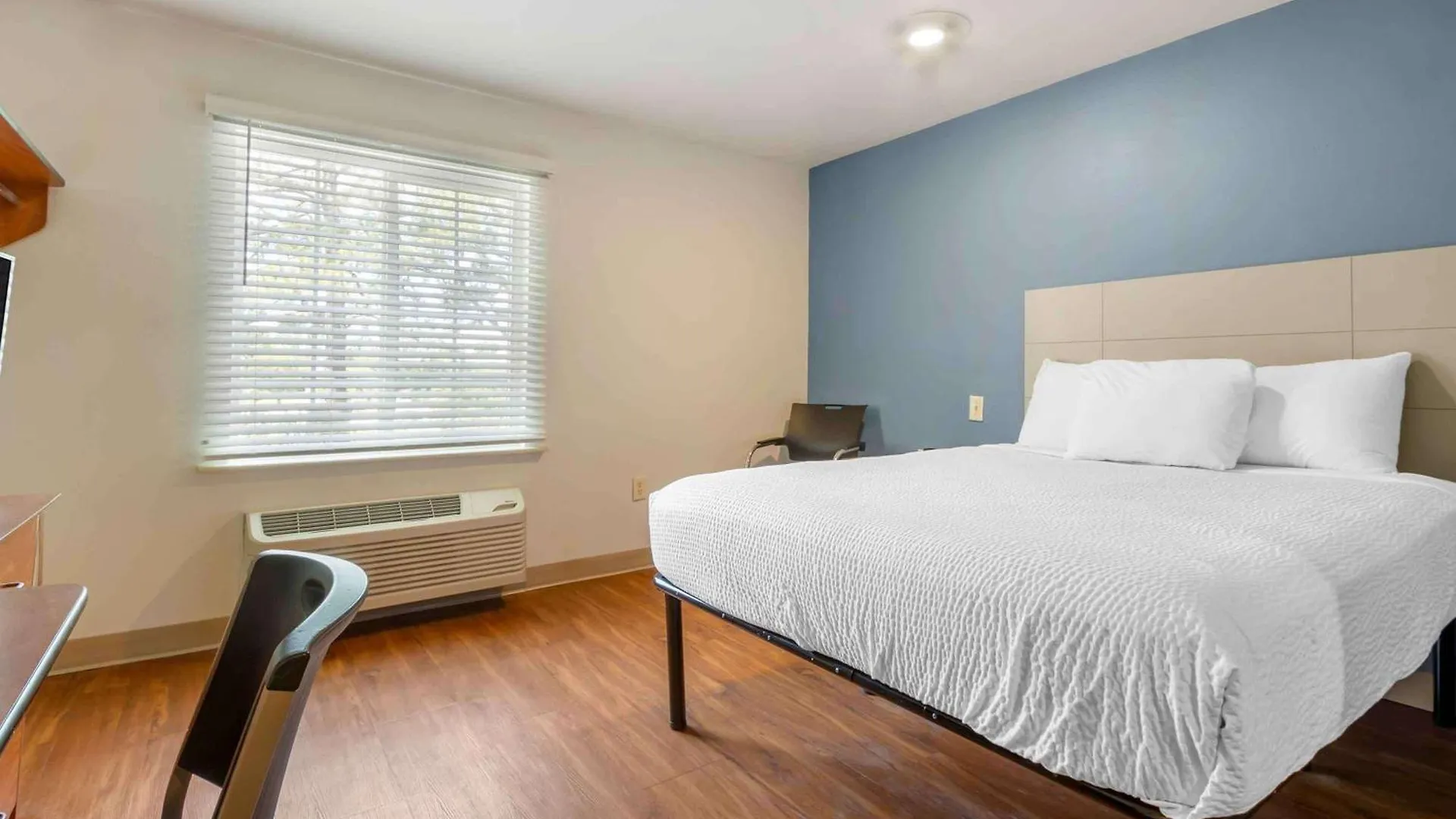 Extended America Select - Charleston - - I-526 North Charleston