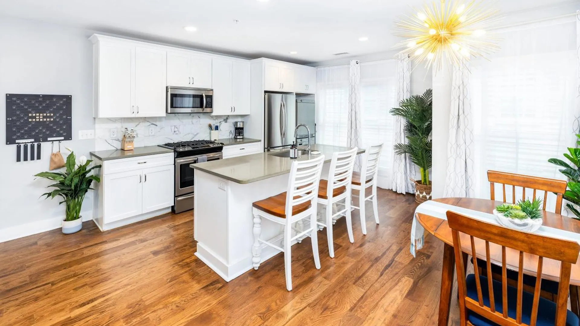 Secluded Courtyard & Parking - 2 Blocks To King Holiday home Charleston