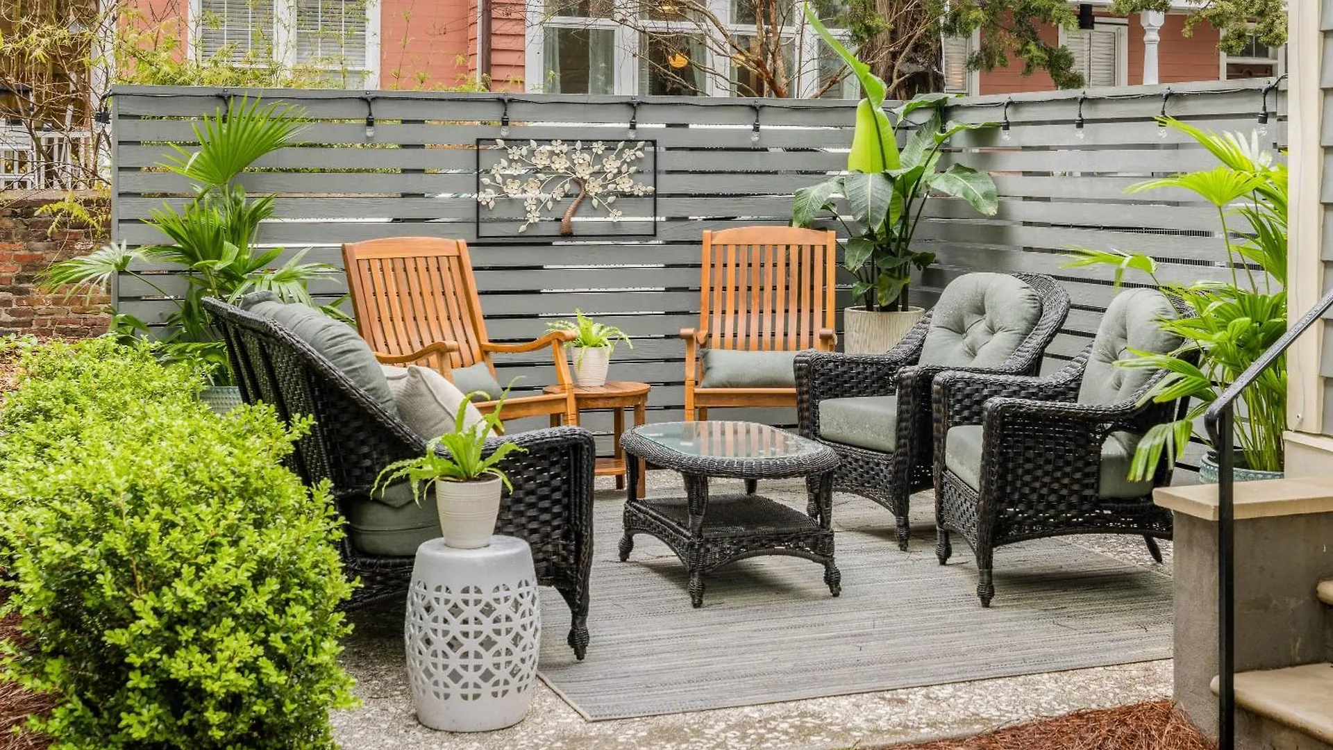 Secluded Courtyard & Parking - 2 Blocks To King *