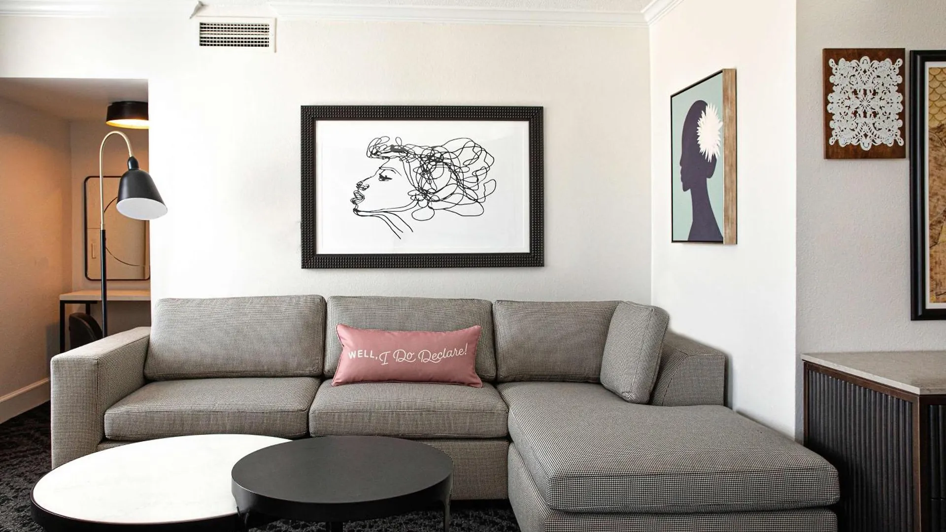 Mills House Charleston, Curio Collection By Hilton Charleston