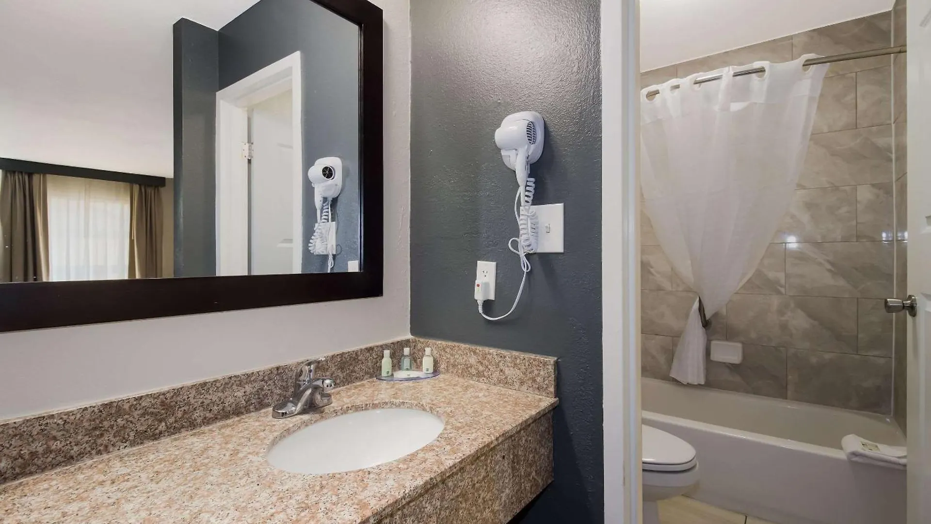 Quality Coliseum 3* North Charleston