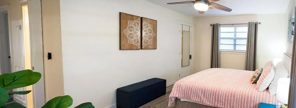 Madrona's B- Fully Fenced And Pet Friendly *