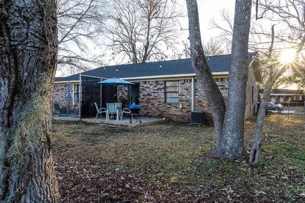 Madrona's B- Fully Fenced And Pet Friendly