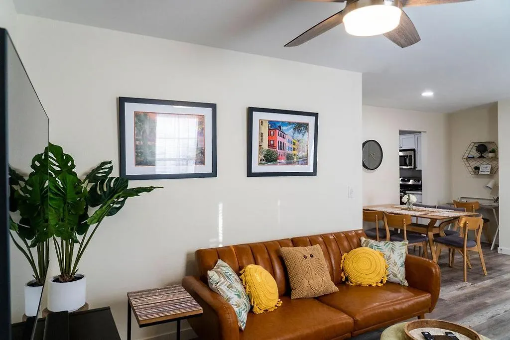 Madrona's B- Fully Fenced And Pet Friendly *