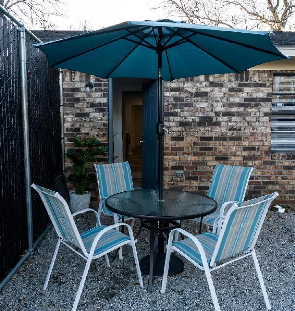 Madrona's B- Fully Fenced And Pet Friendly Holiday home *