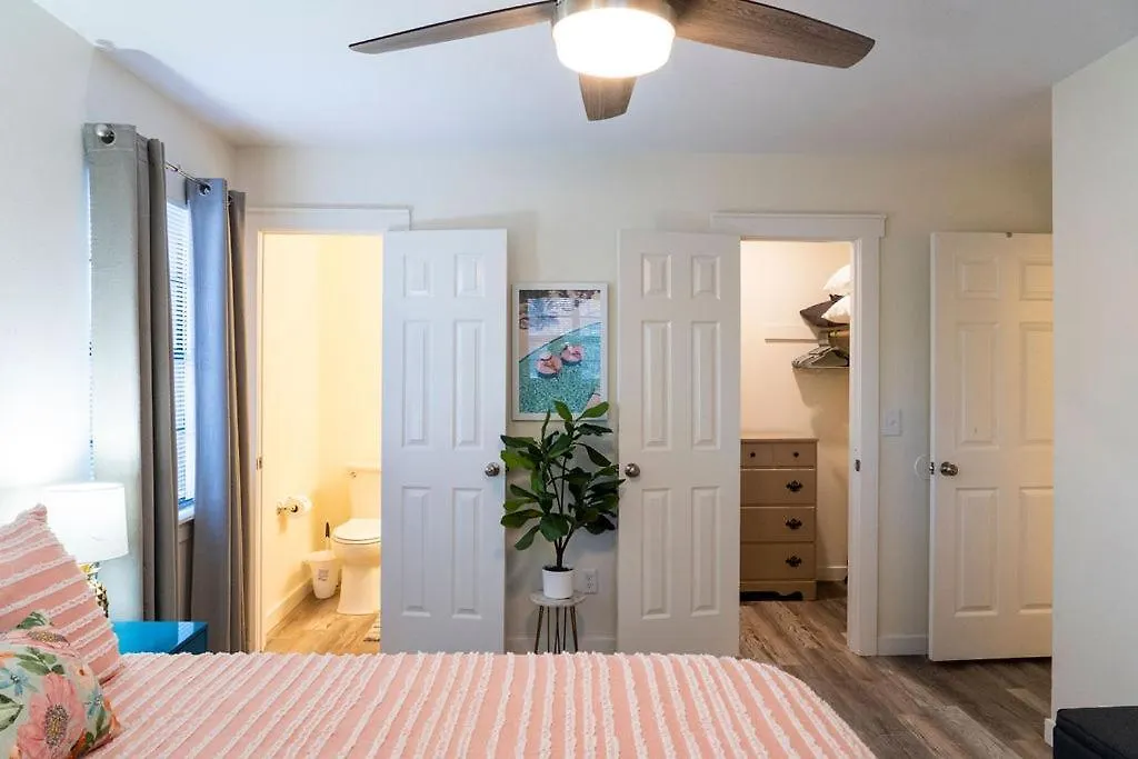 Holiday home Madrona's B- Fully Fenced And Pet Friendly