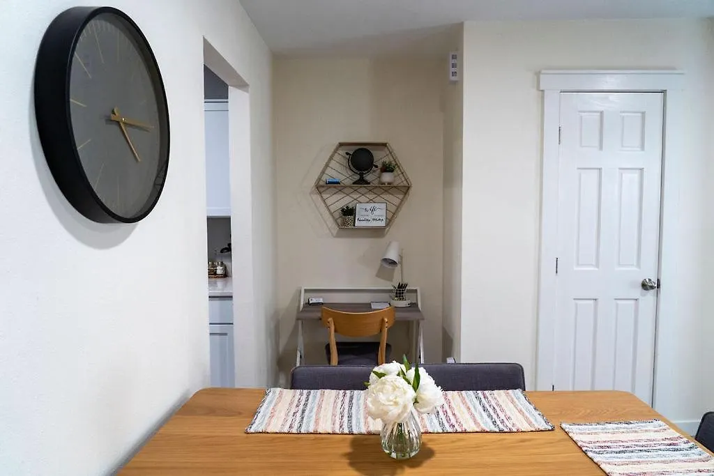 Holiday home Madrona's B- Fully Fenced And Pet Friendly *
