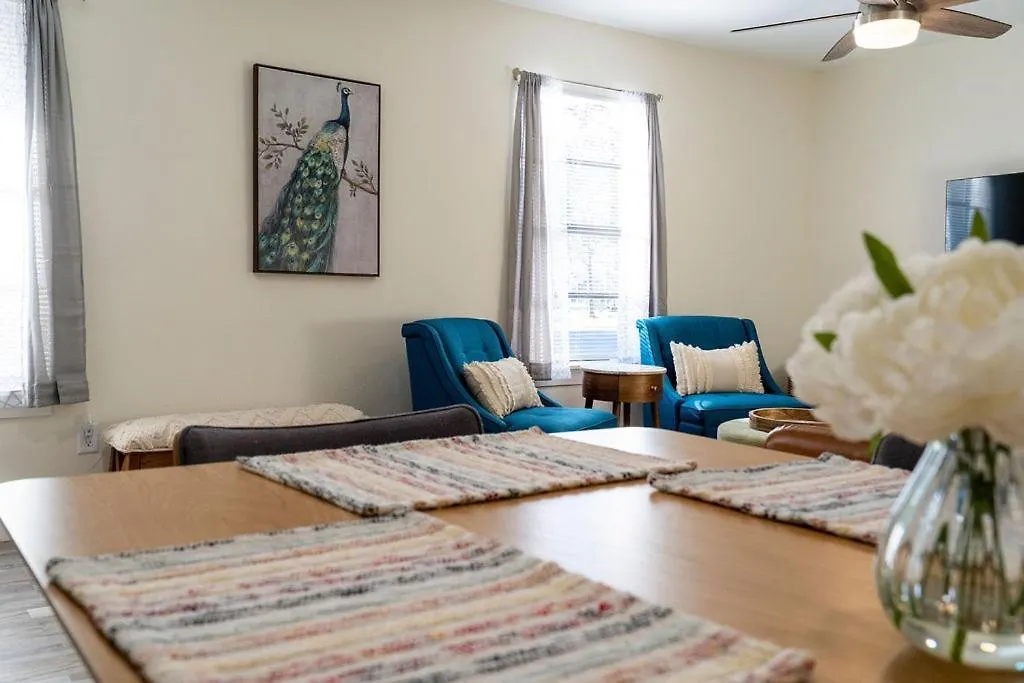 Madrona's B- Fully Fenced And Pet Friendly