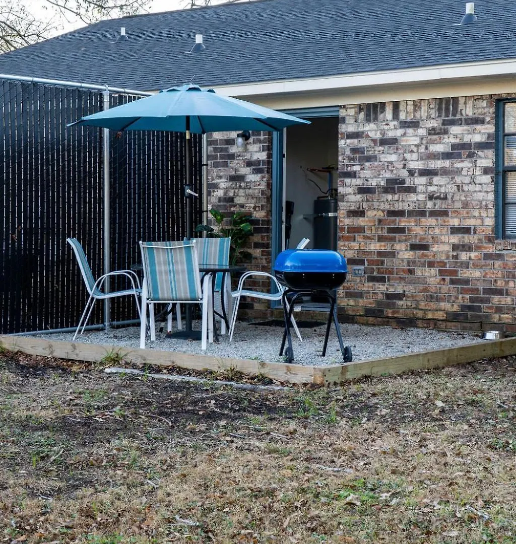 Madrona's B- Fully Fenced And Pet Friendly *