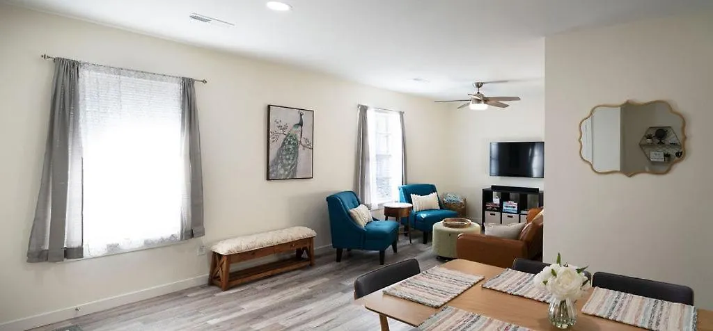 Madrona's B- Fully Fenced And Pet Friendly Holiday home Charleston
