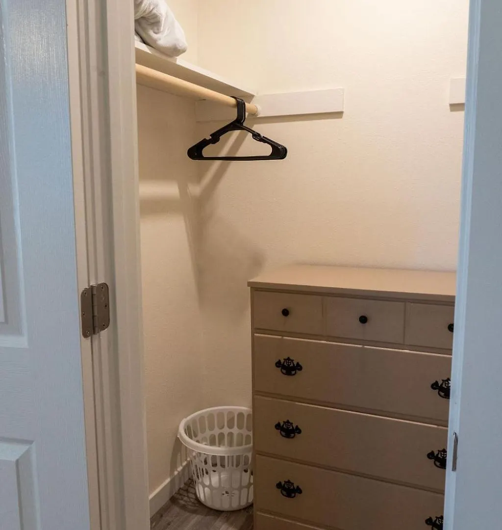 Holiday home Madrona's B- Fully Fenced And Pet Friendly *