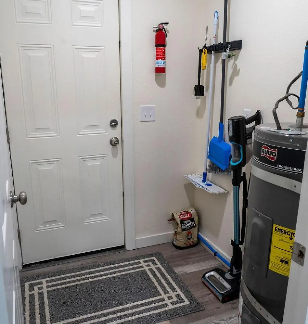 Madrona's B- Fully Fenced And Pet Friendly * Charleston