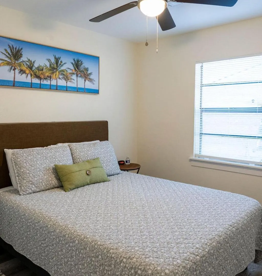 Madrona's B- Fully Fenced And Pet Friendly Charleston
