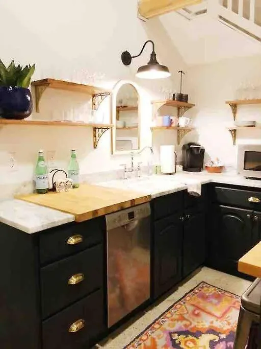 Liz Lane Cottage- Entire Holiday home Charleston