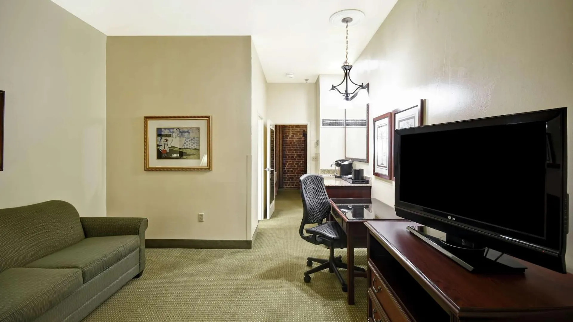 Embassy - Historic District Hotell 3*