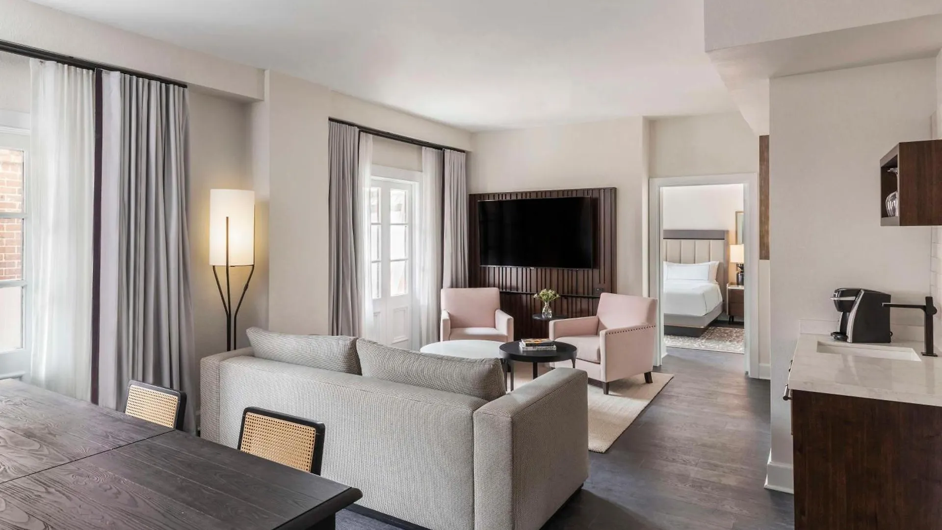 Mills House Charleston, Curio Collection By Hilton