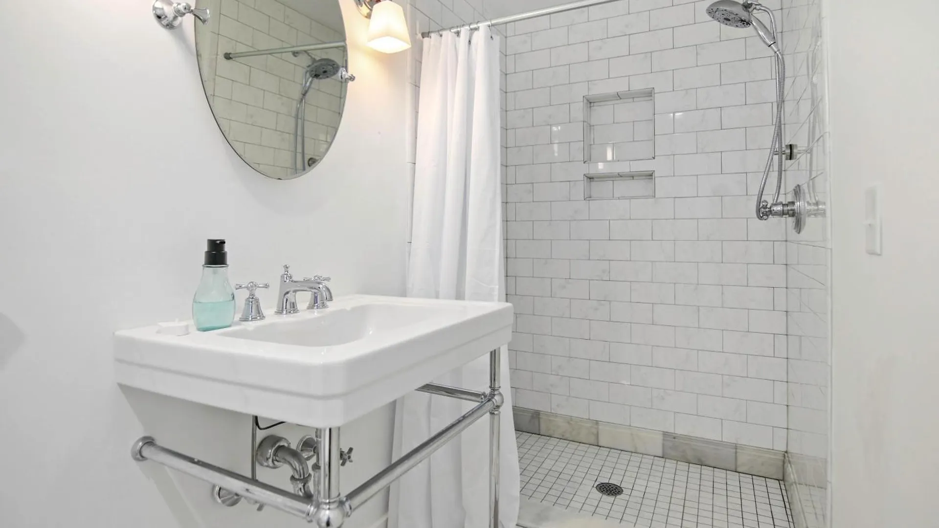 Sawyer's Landing- Mins To & Dtwn Holiday home