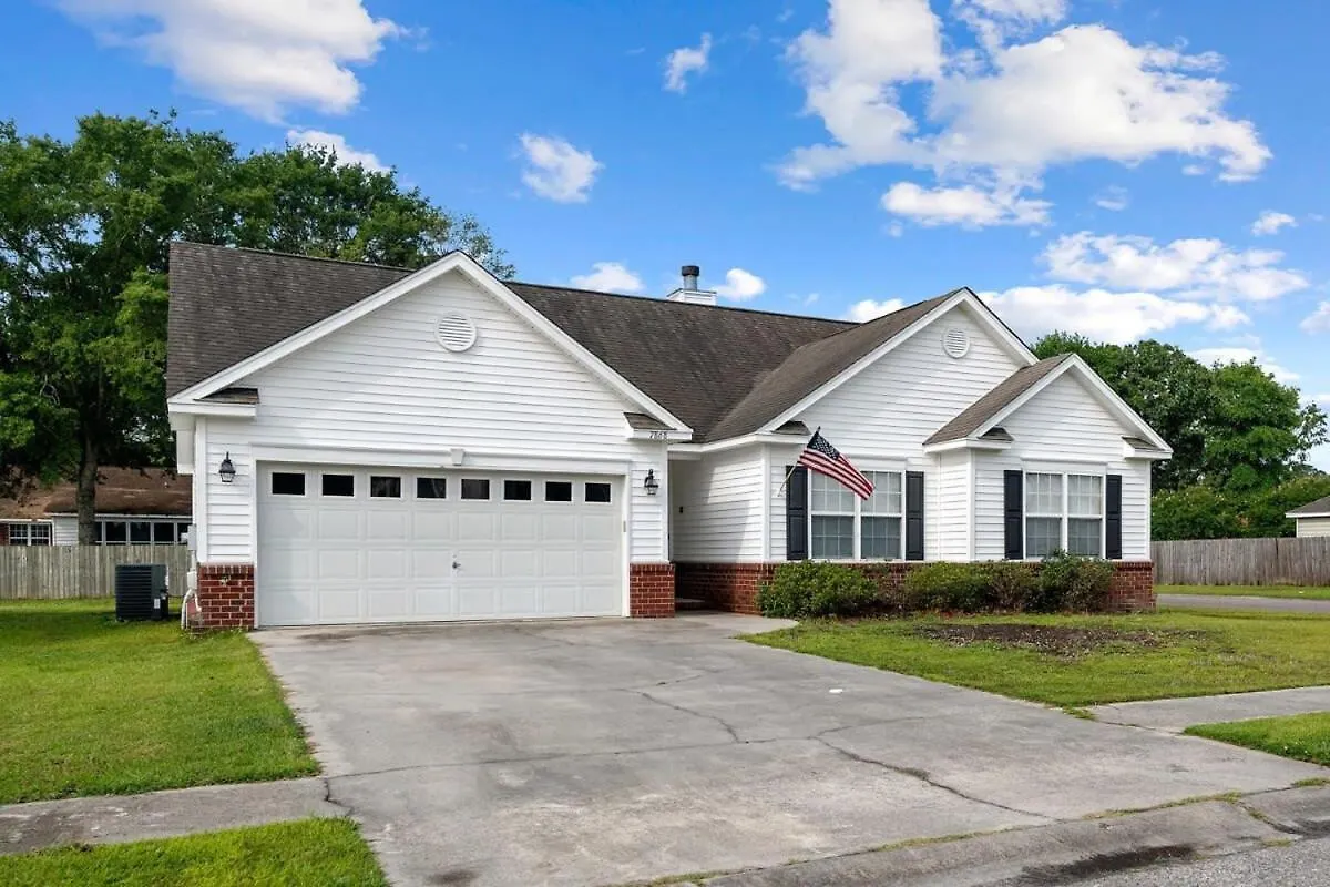 Near Airport-20 Min To Downtown- Chucktown Retreat Holiday home