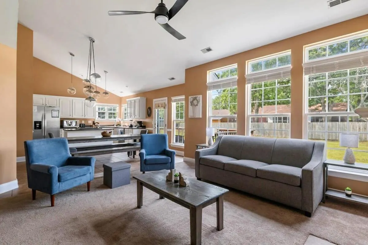 Near Airport-20 Min To Downtown- Chucktown Retreat Holiday home