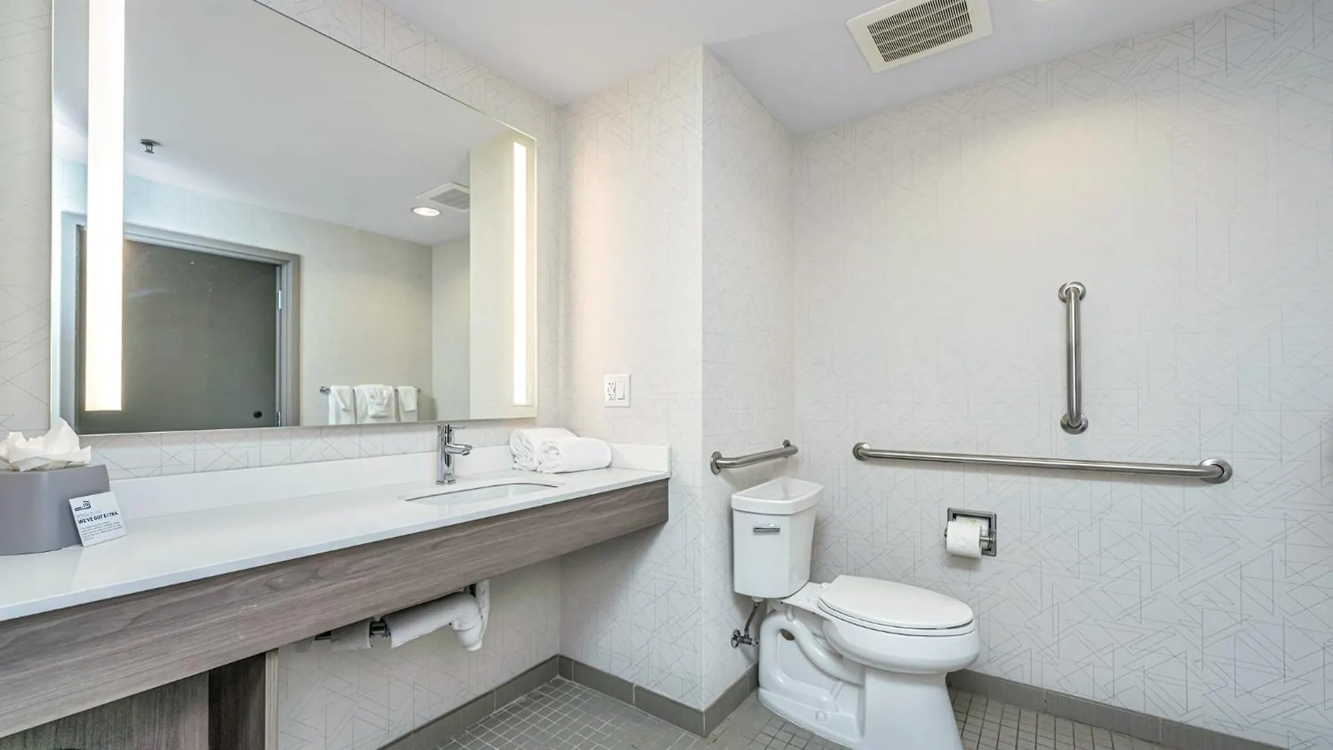 Holiday Express & Charleston Arpt-conv Ctr Area By Ihg 3*
