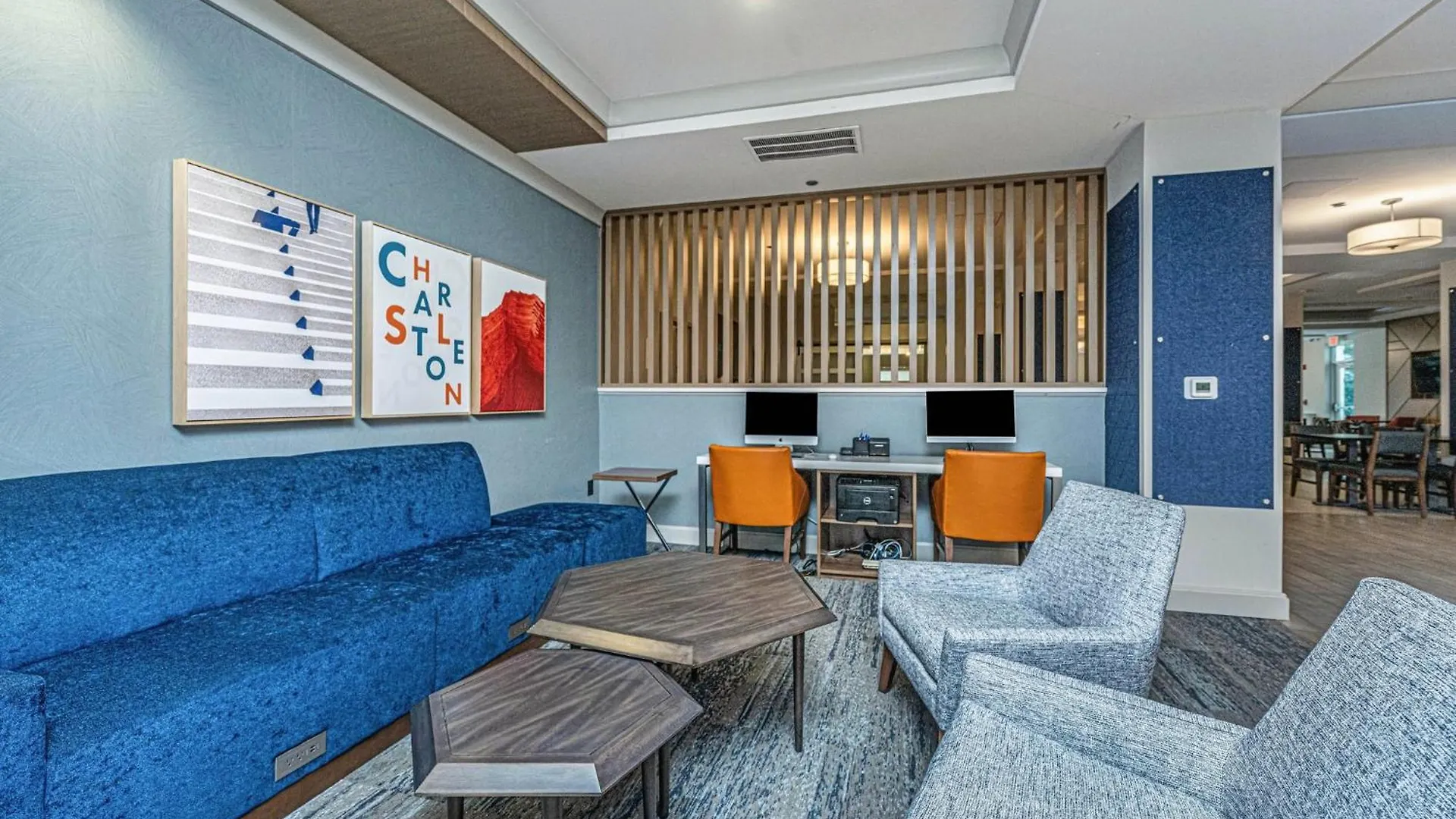 Holiday Express & Charleston Arpt-conv Ctr Area By Ihg 3*