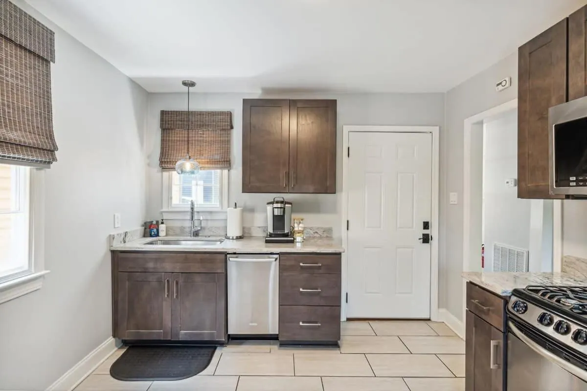 Apartment Freshly Renovated 2 Bedroom Walk Everywhere