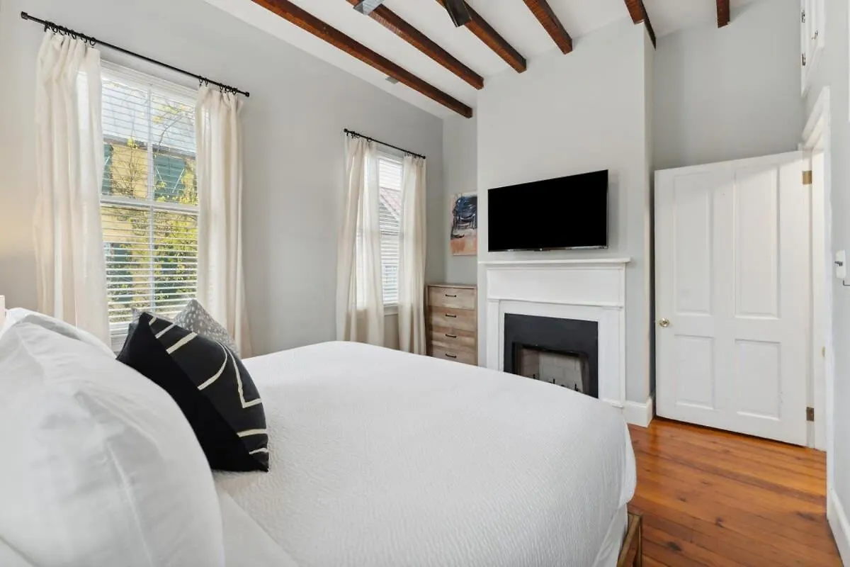 Beautiful Renovated One Block From King