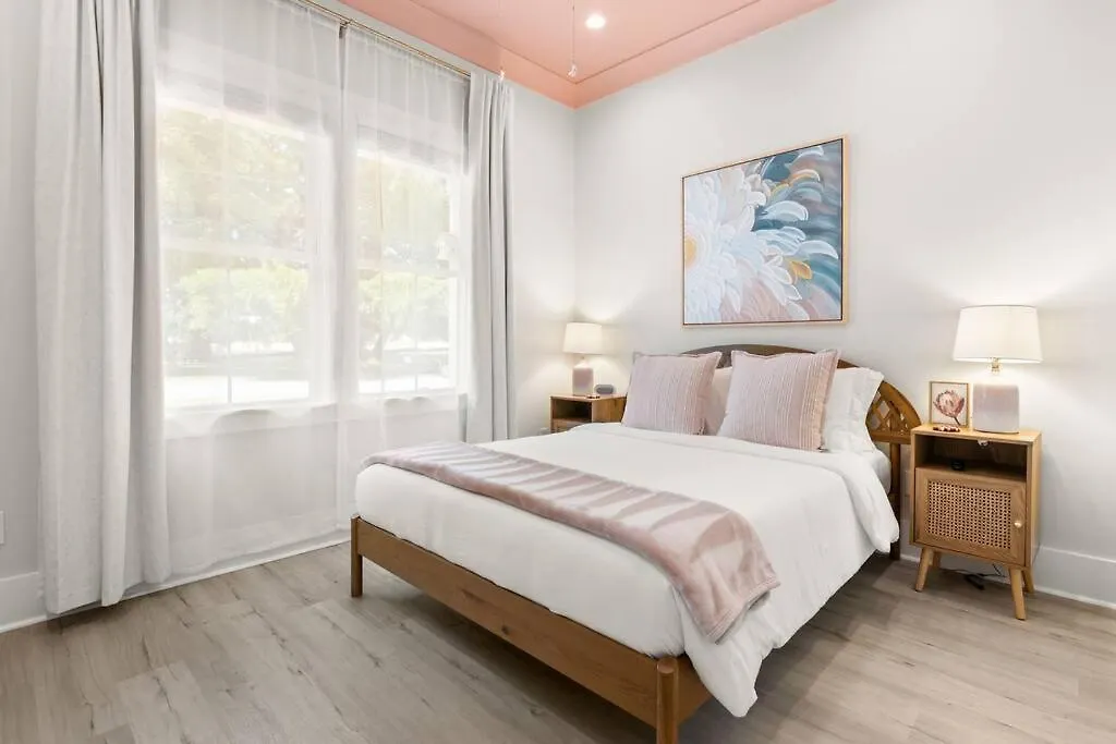 Apartment Rainbow Oaks House