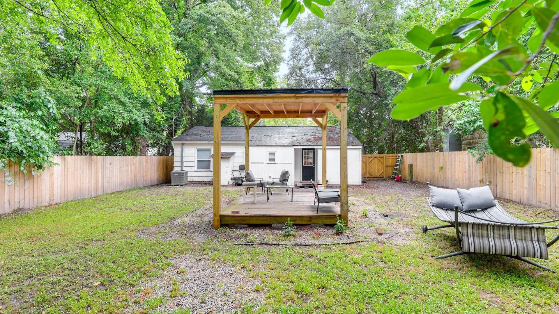 Serene Near Airport Pets Welcome! Charleston