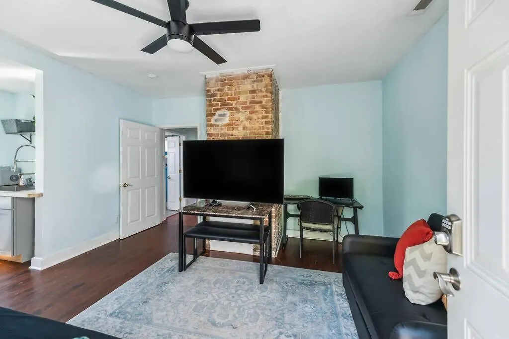 Palm Vista Apartment *