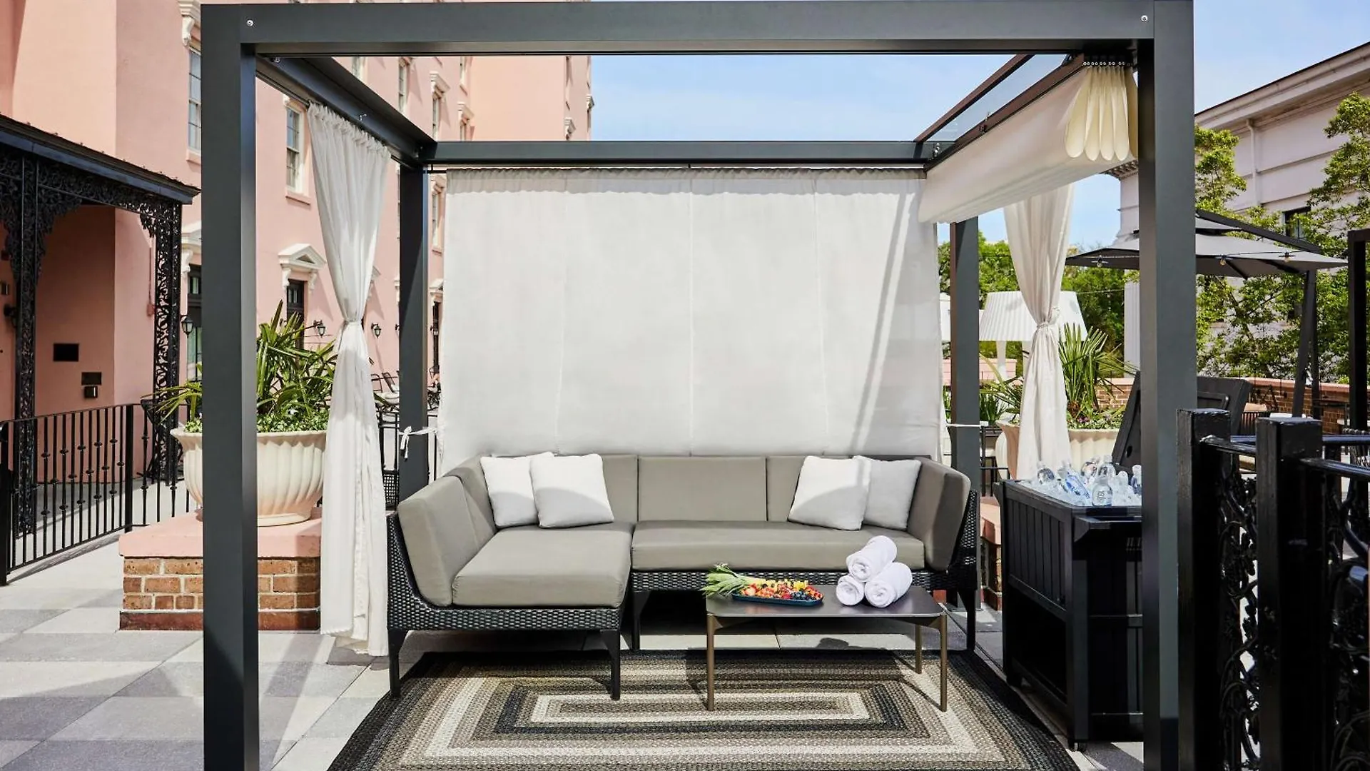 Mills House Charleston, Curio Collection By Hilton Hotel Charleston