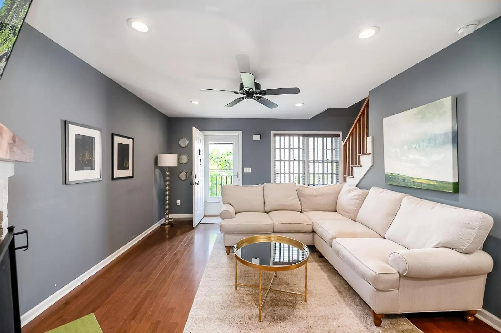 Dreamy Downtown Condo, Near Meeting St & Broad St Holiday home