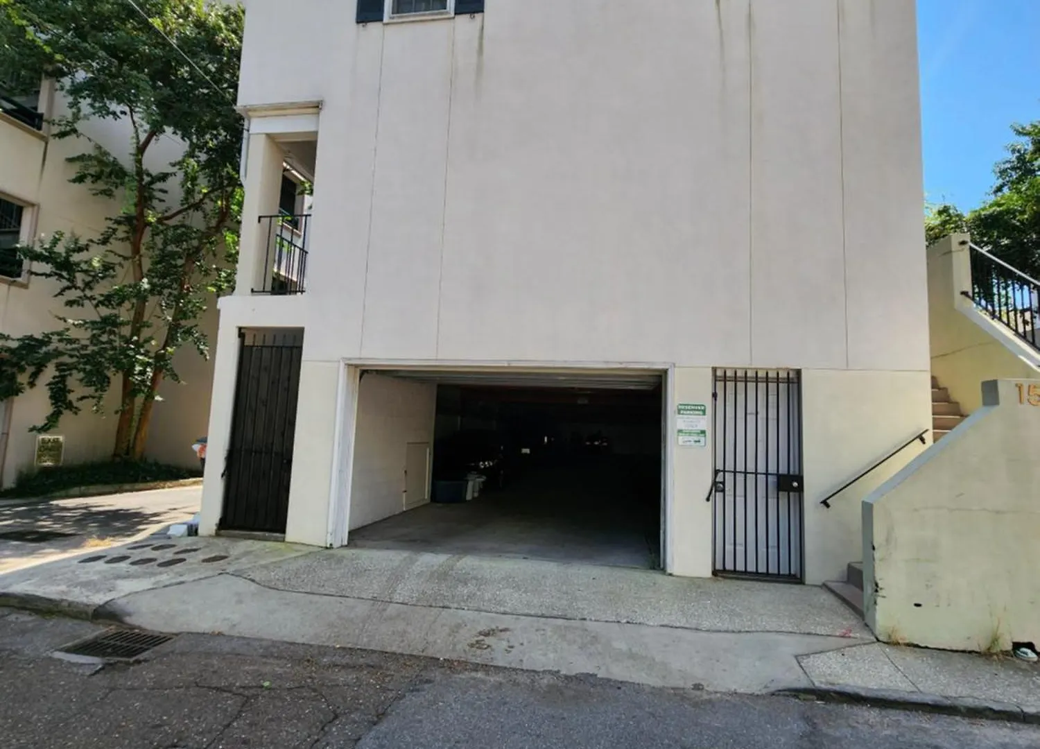Dreamy Downtown Condo, Near Meeting St & Broad St Holiday home