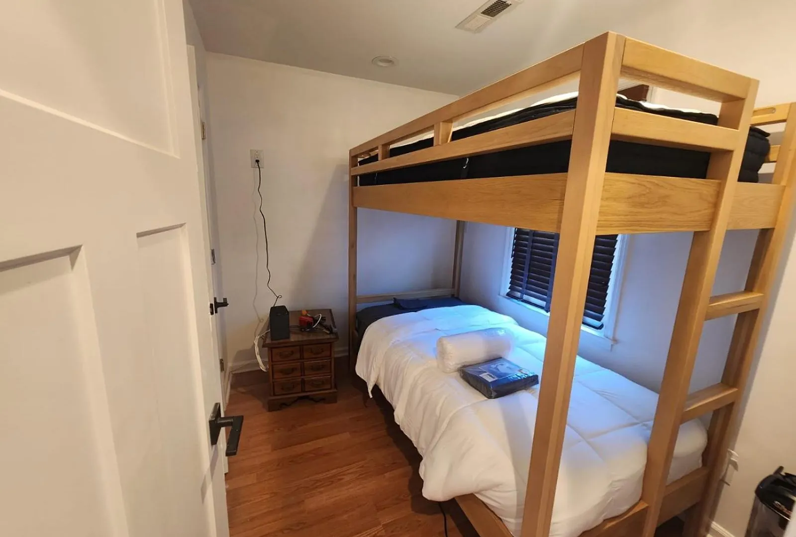 Dreamy Downtown Condo, Near Meeting St & Broad St Holiday home *