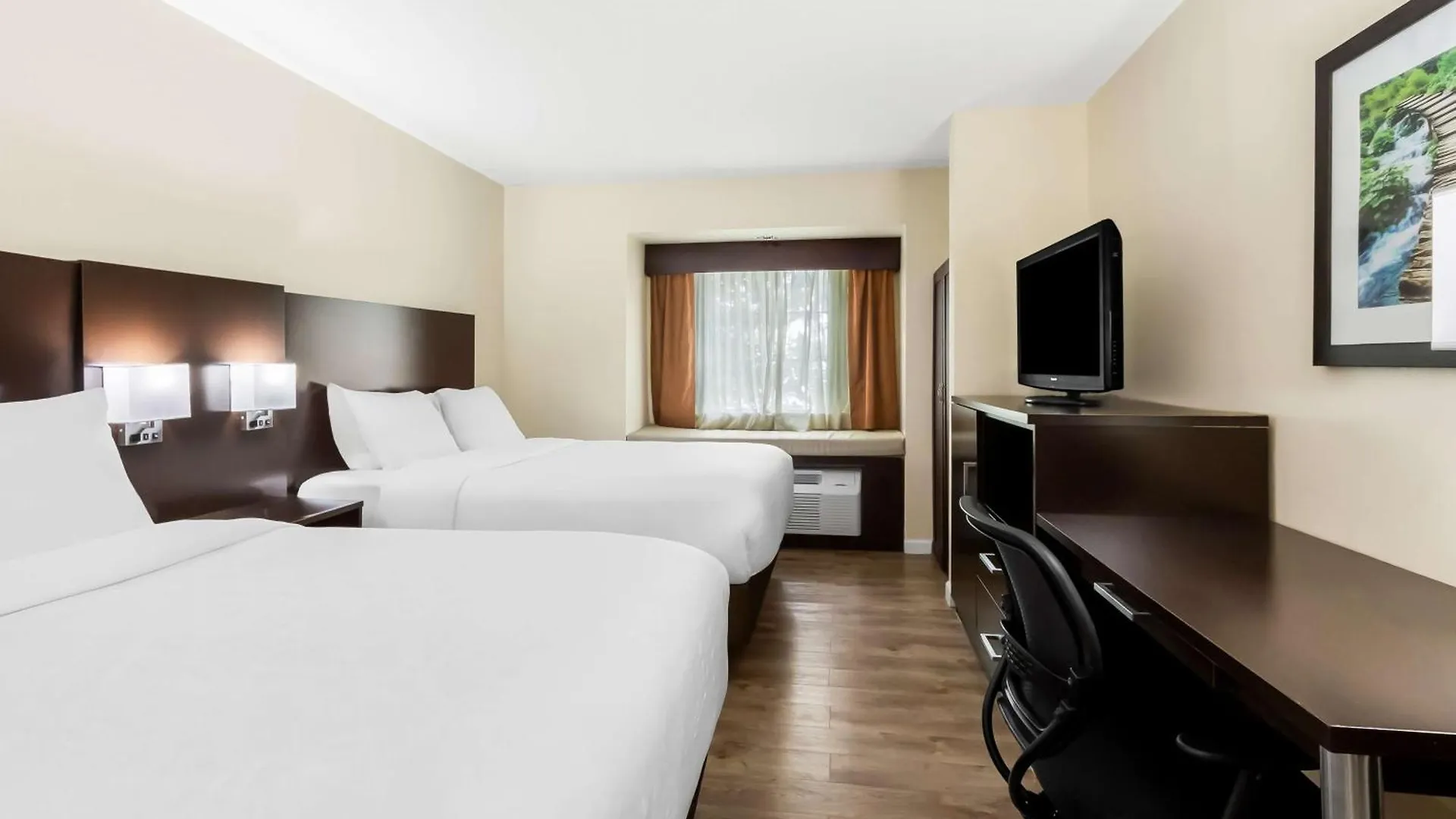 Western Patriots Point Hotel 3*