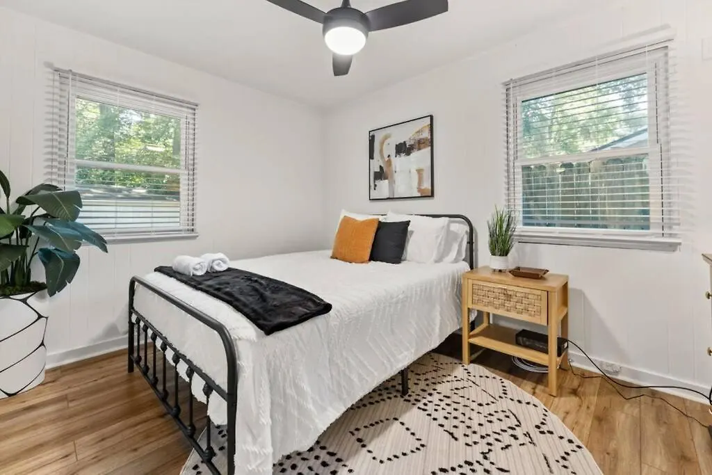 The Violet House Apartment