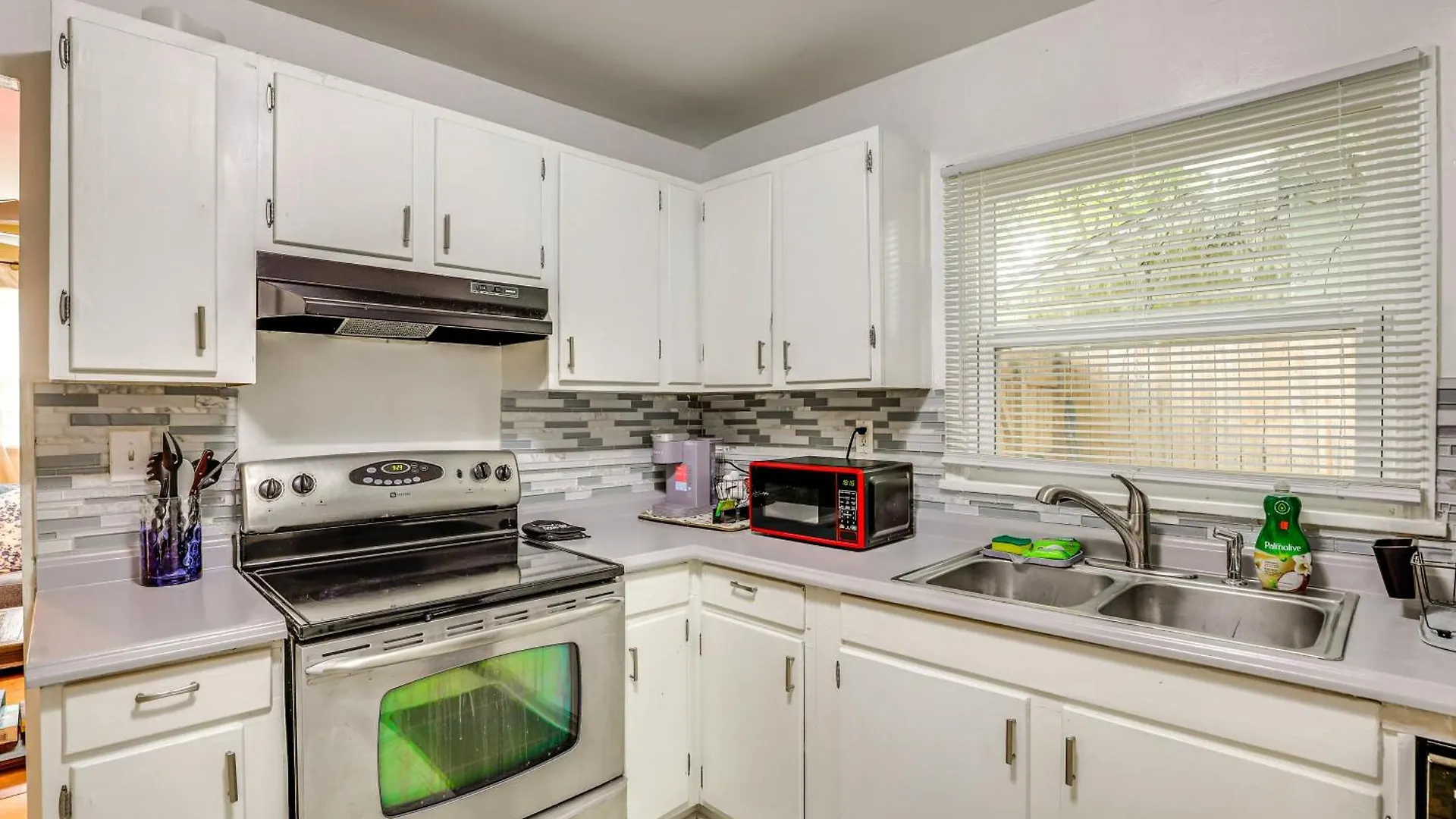Holiday home Serene Near Airport Pets Welcome! *