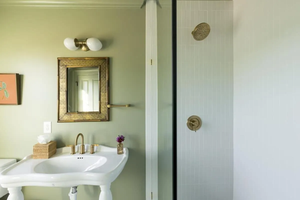 Veranda King - Walk To King Bed & Breakfast Charleston