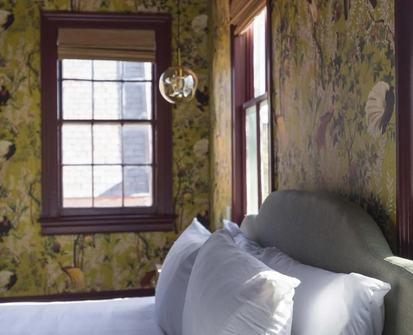 The Nicholas George's King Suite- Walk To King Bed & Breakfast Charleston