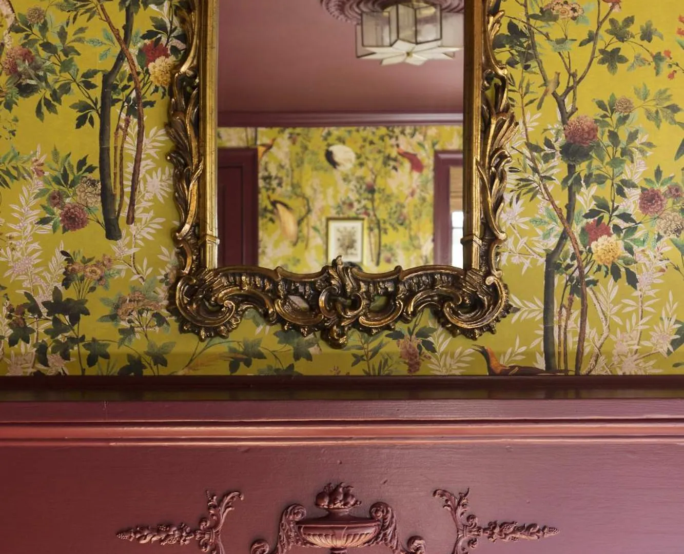 The Nicholas George's King Suite- Walk To King Bed & Breakfast *